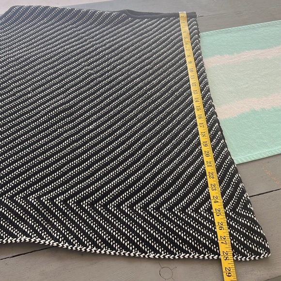 Chico’s Black & White Knit Asymmetrical Hemline Pullover Style Poncho Sweater - Picture 8 of 8